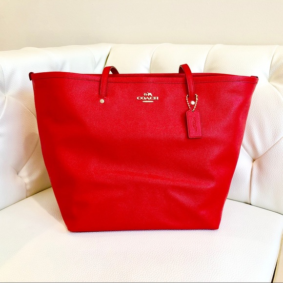 coach red tote